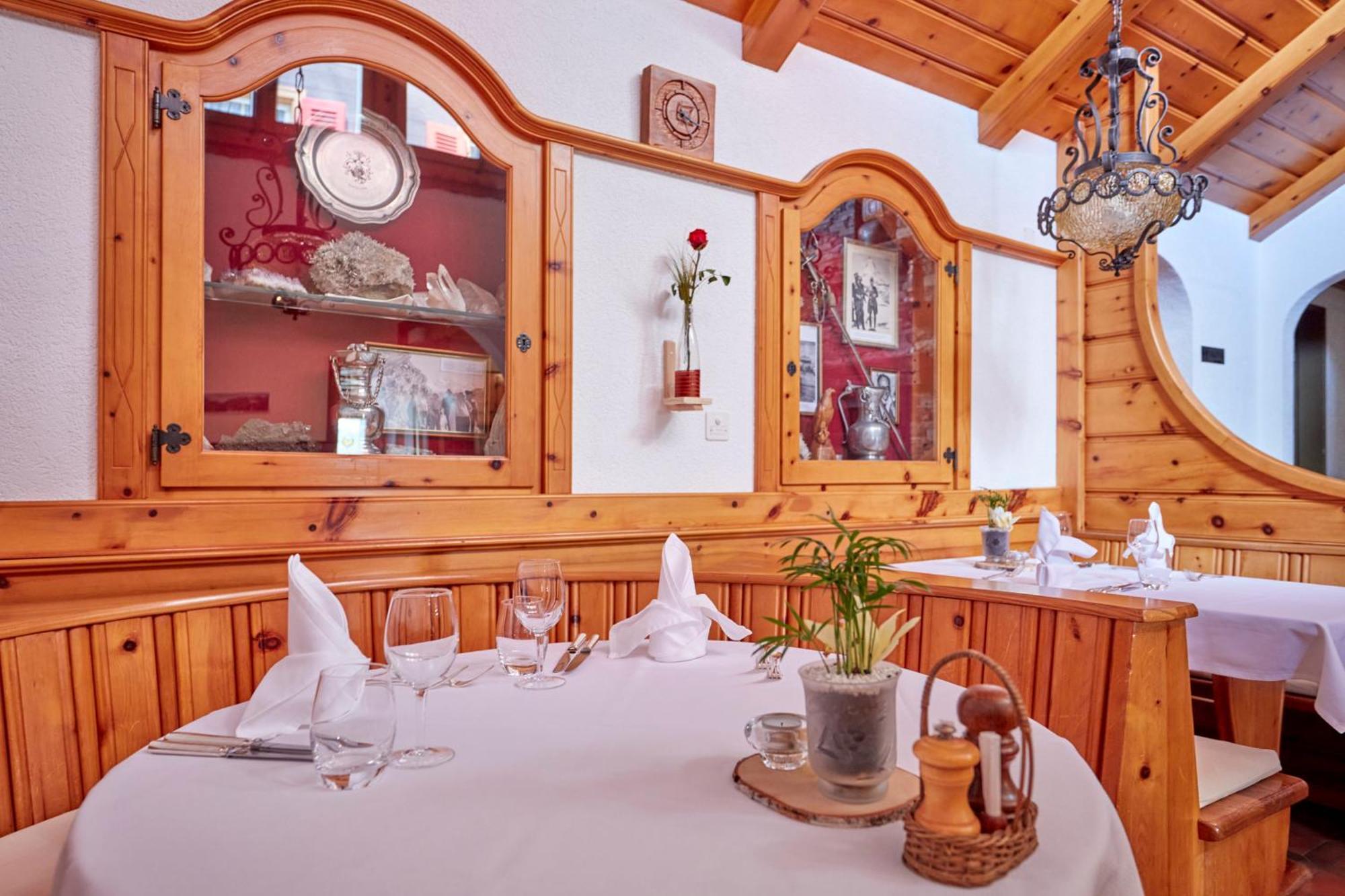 Hotel Alpenblick Zeneggen Eksteriør billede
