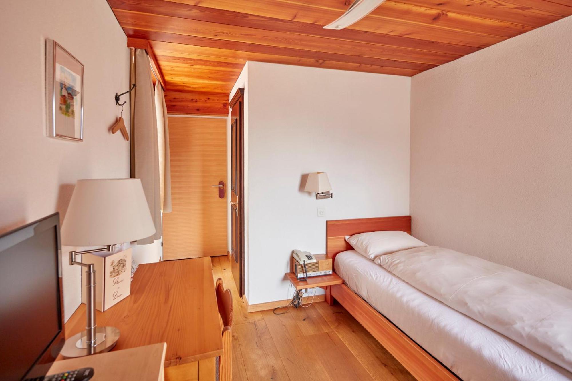 Hotel Alpenblick Zeneggen Eksteriør billede