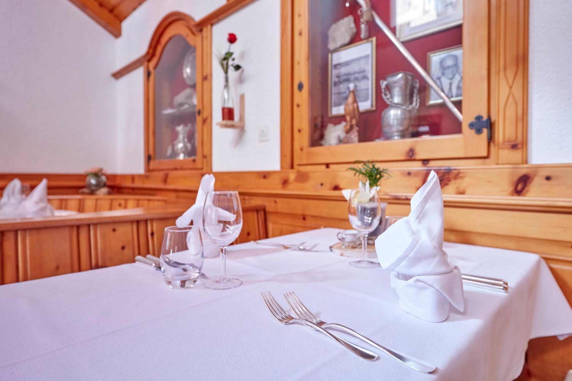 Hotel Alpenblick Zeneggen Eksteriør billede