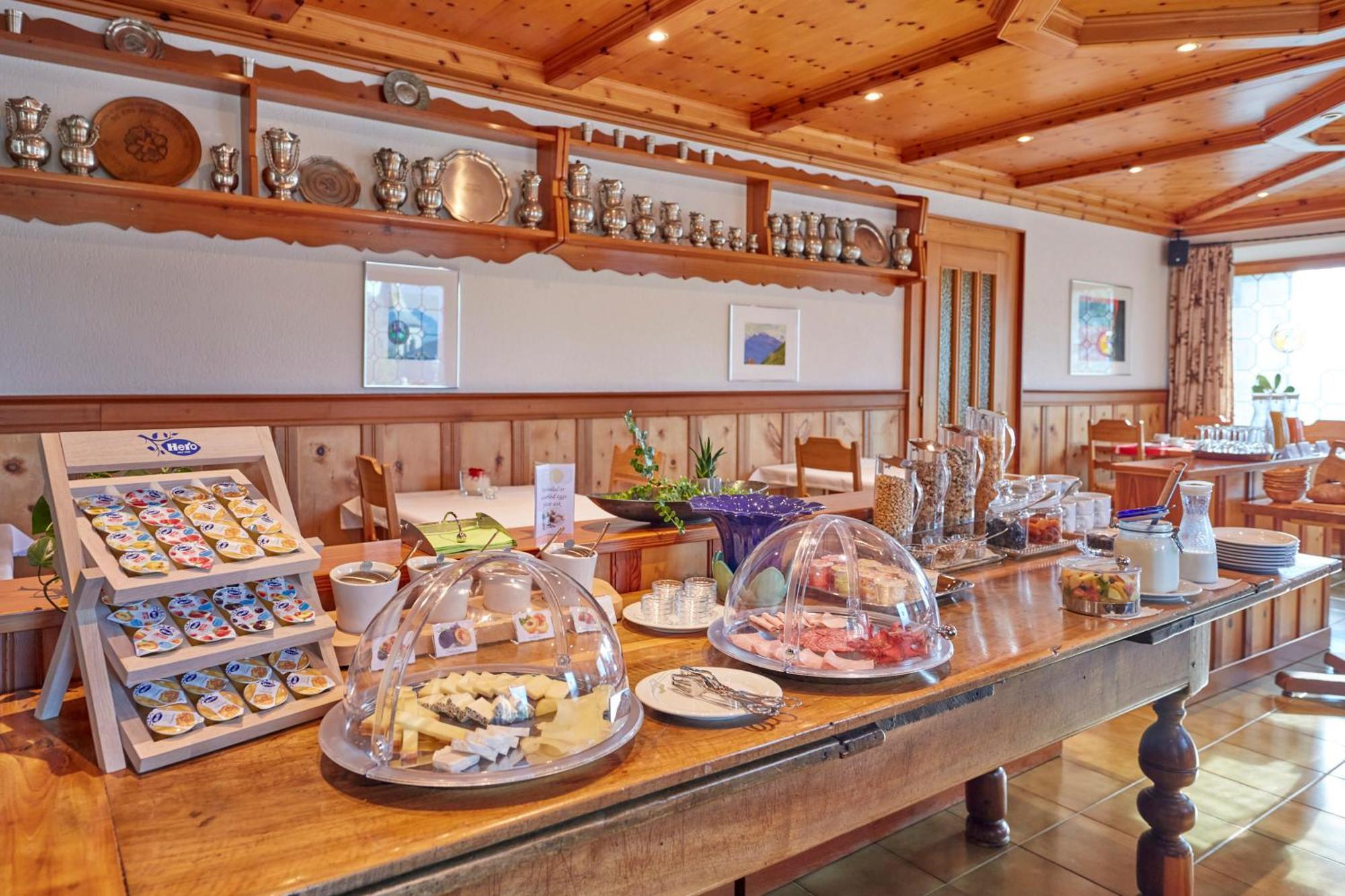 Hotel Alpenblick Zeneggen Eksteriør billede