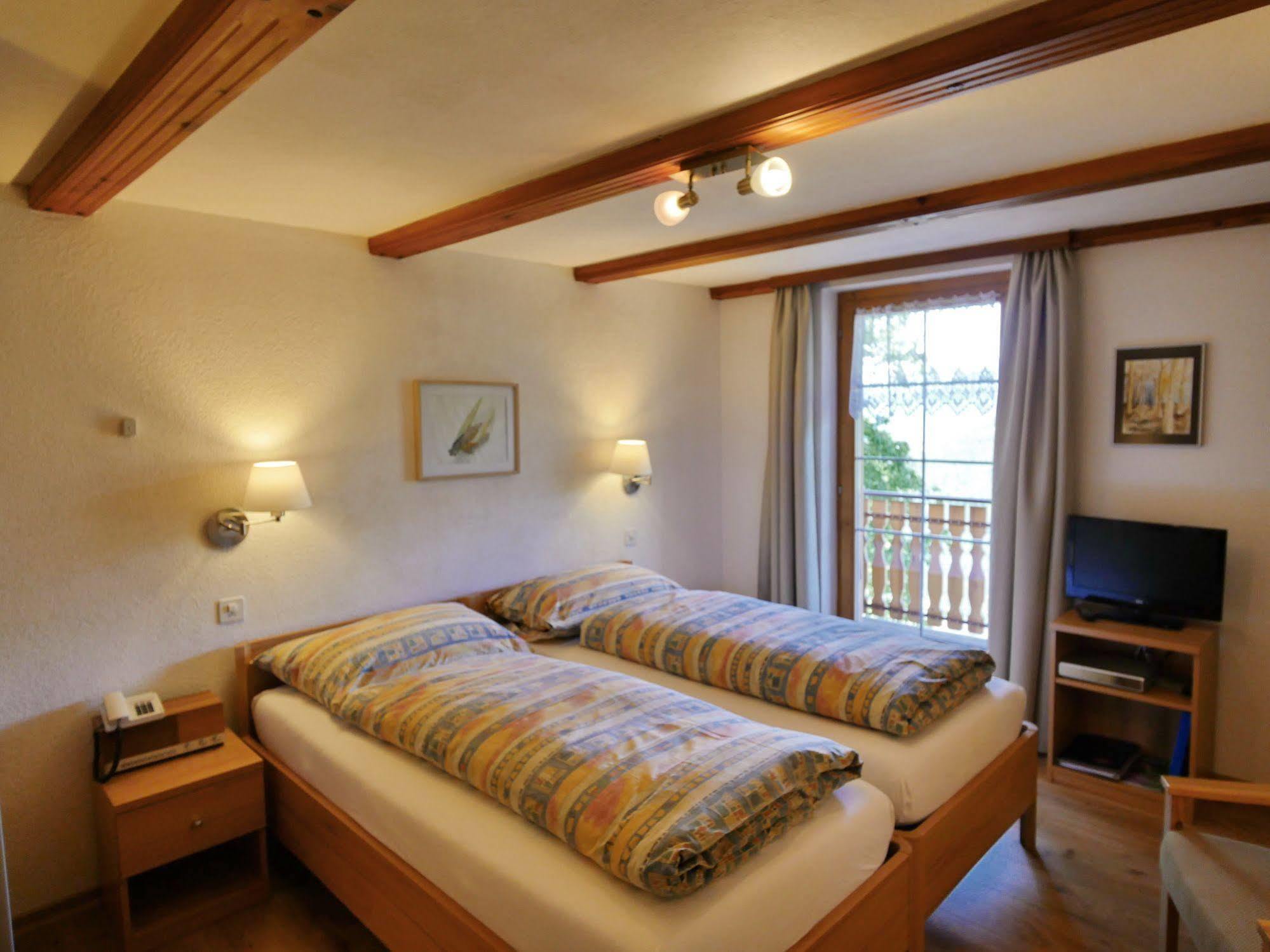 Hotel Alpenblick Zeneggen Eksteriør billede