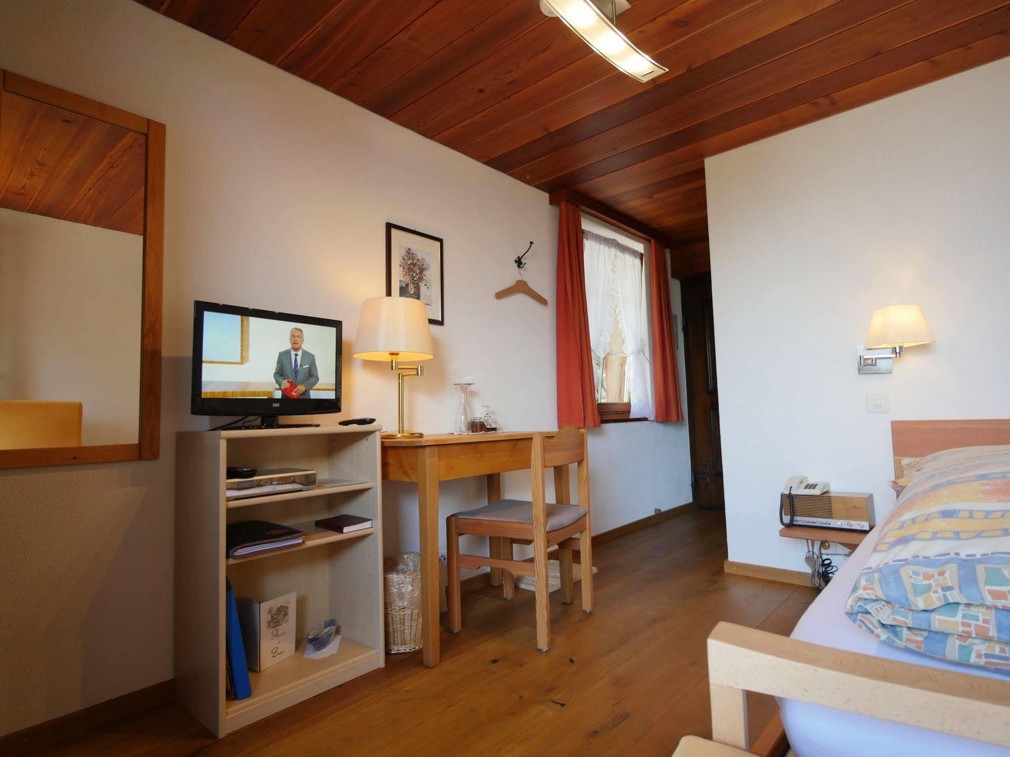 Hotel Alpenblick Zeneggen Eksteriør billede